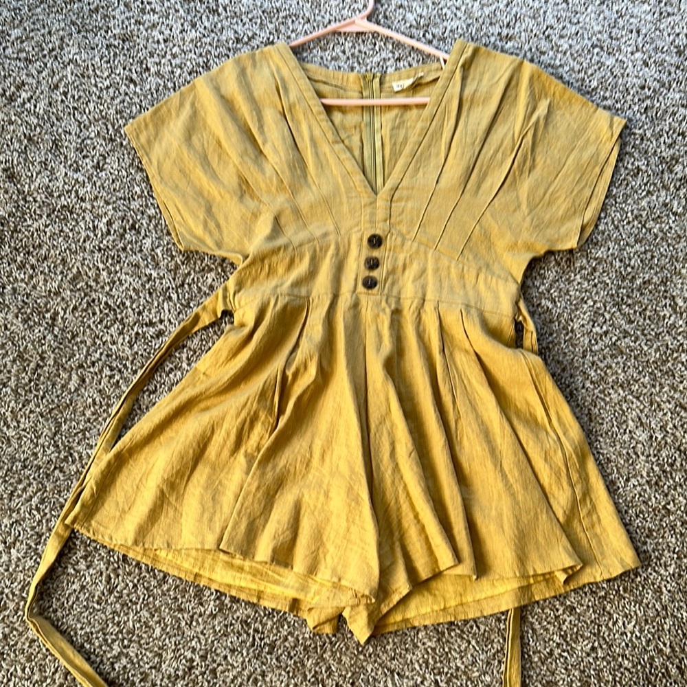 Main Strip Gold Pleated Flutter Sleeve Short Yellow Romper